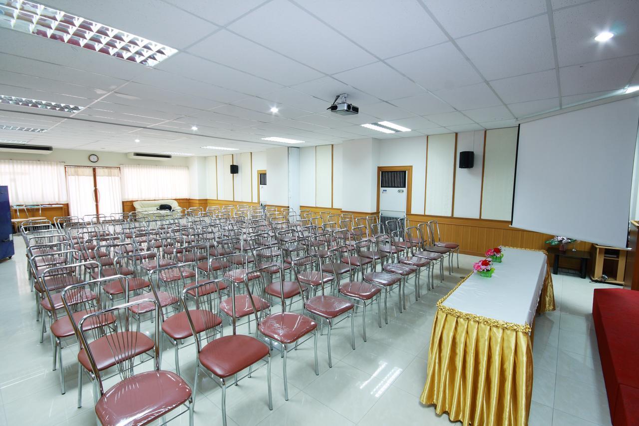 P.A. Place Hotel Nakhon Sawan Luaran gambar