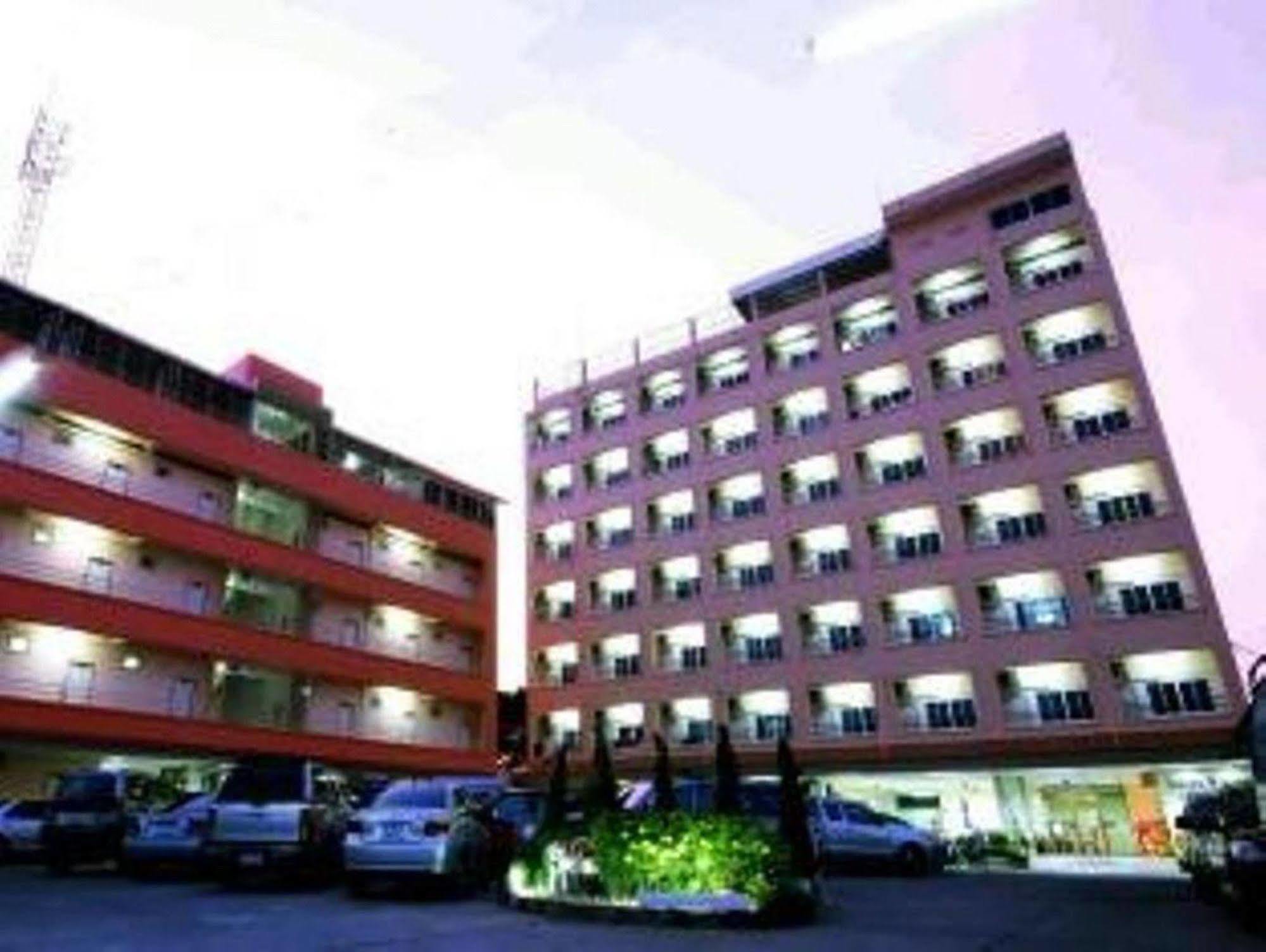 P.A. Place Hotel Nakhon Sawan Luaran gambar