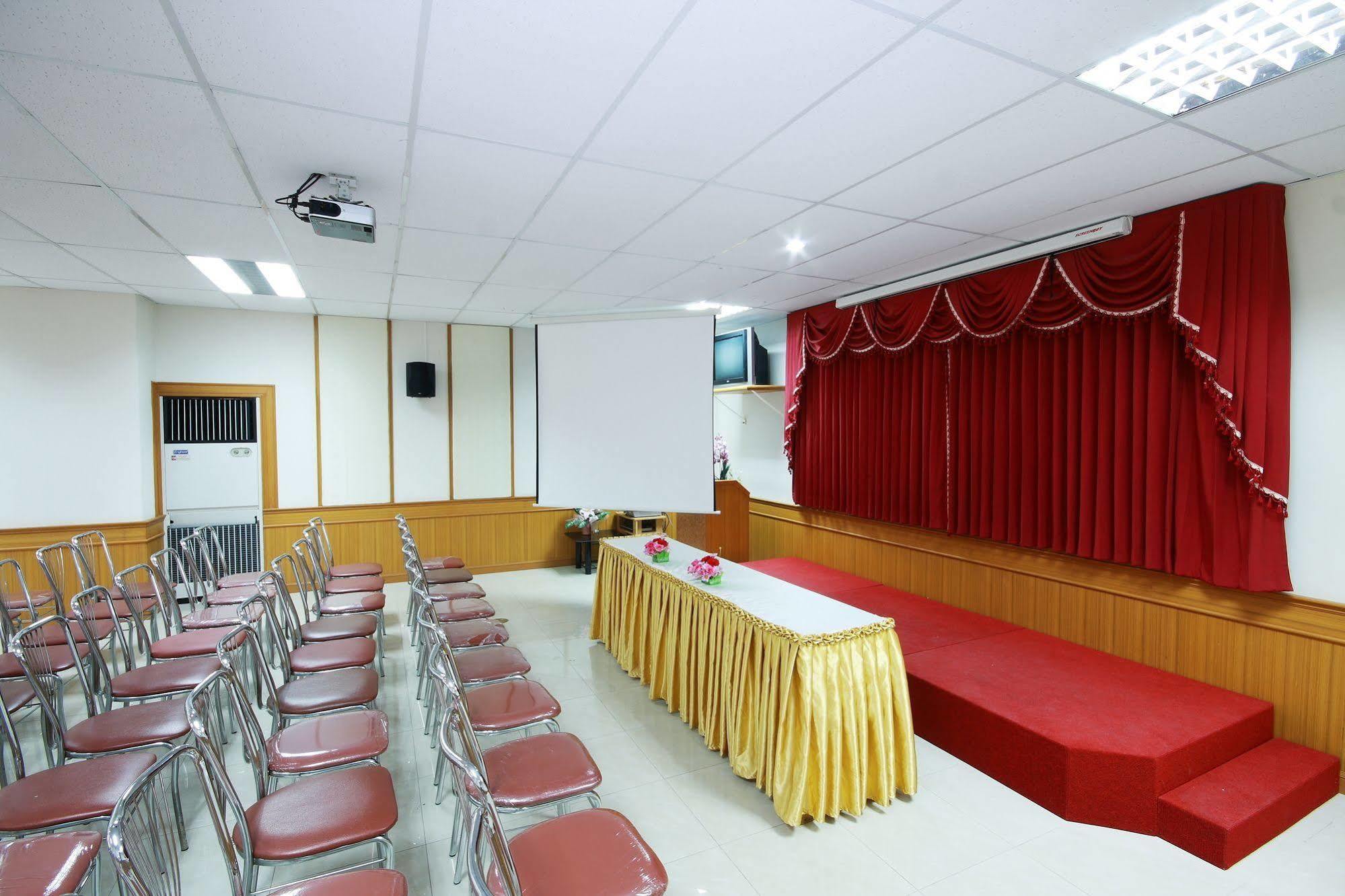 P.A. Place Hotel Nakhon Sawan Luaran gambar